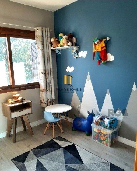 Sobrado triplex no Partenon de 3 dormitórios e 2 vagas