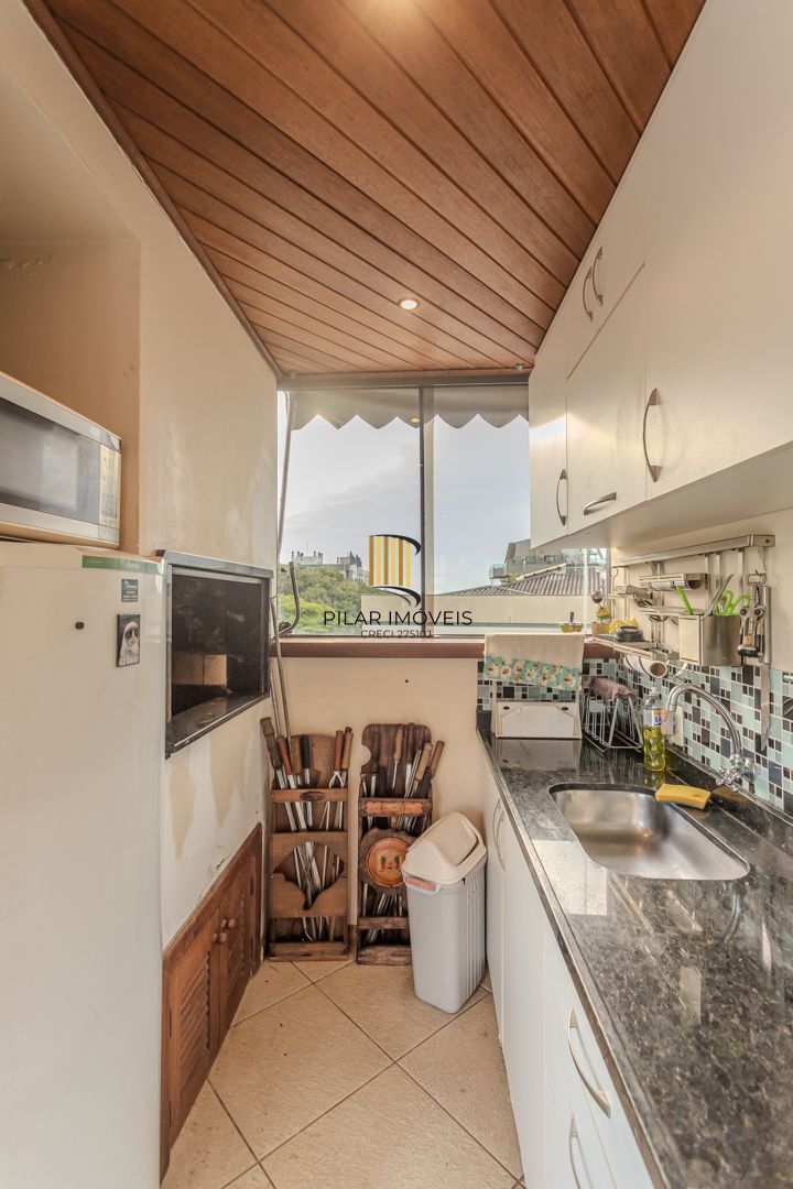 Cobertura no Menino Deus de 3 dormitórios e vaga