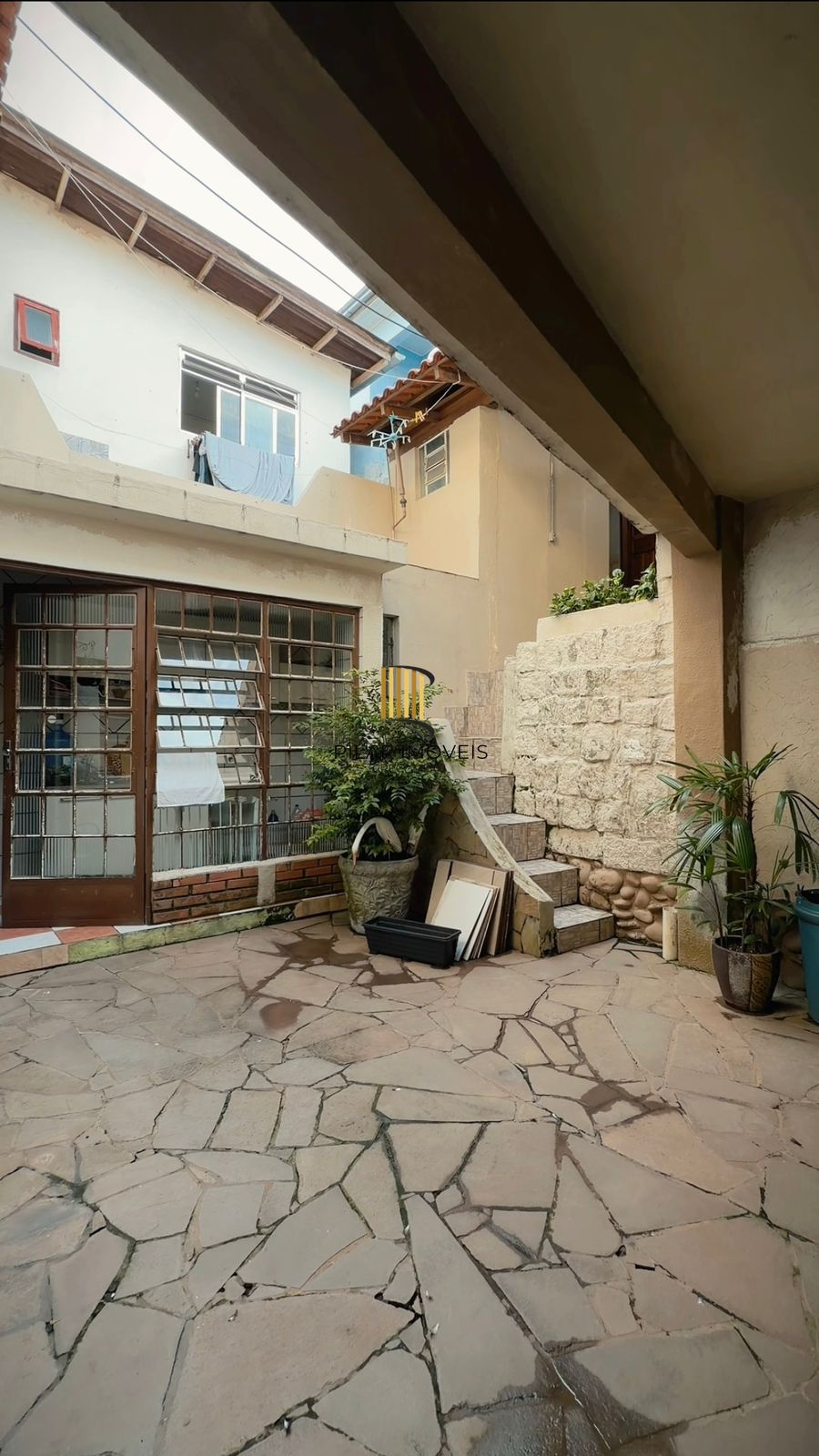 Excelente casa para venda com edicula e sotão. Entrar e morar!