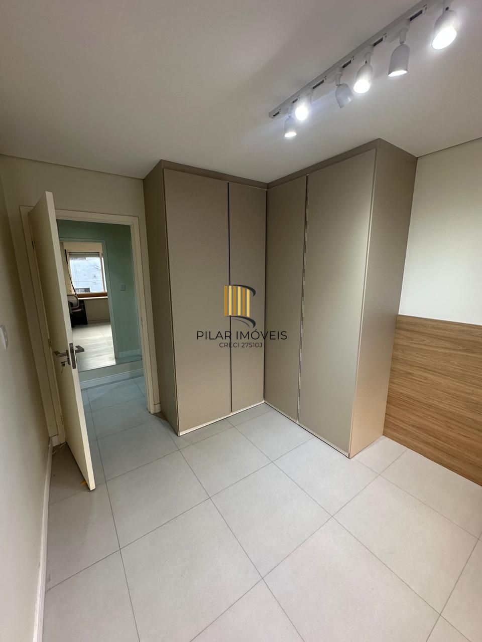 APTO 01 DORMITÓRIO TODO MOBILIADO REFORMADO, 01 VAGA DE GARAGEM