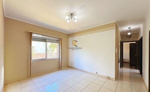 Apartamento no bairro Cristal de 3 dormitórios e vaga DESOCUPADO