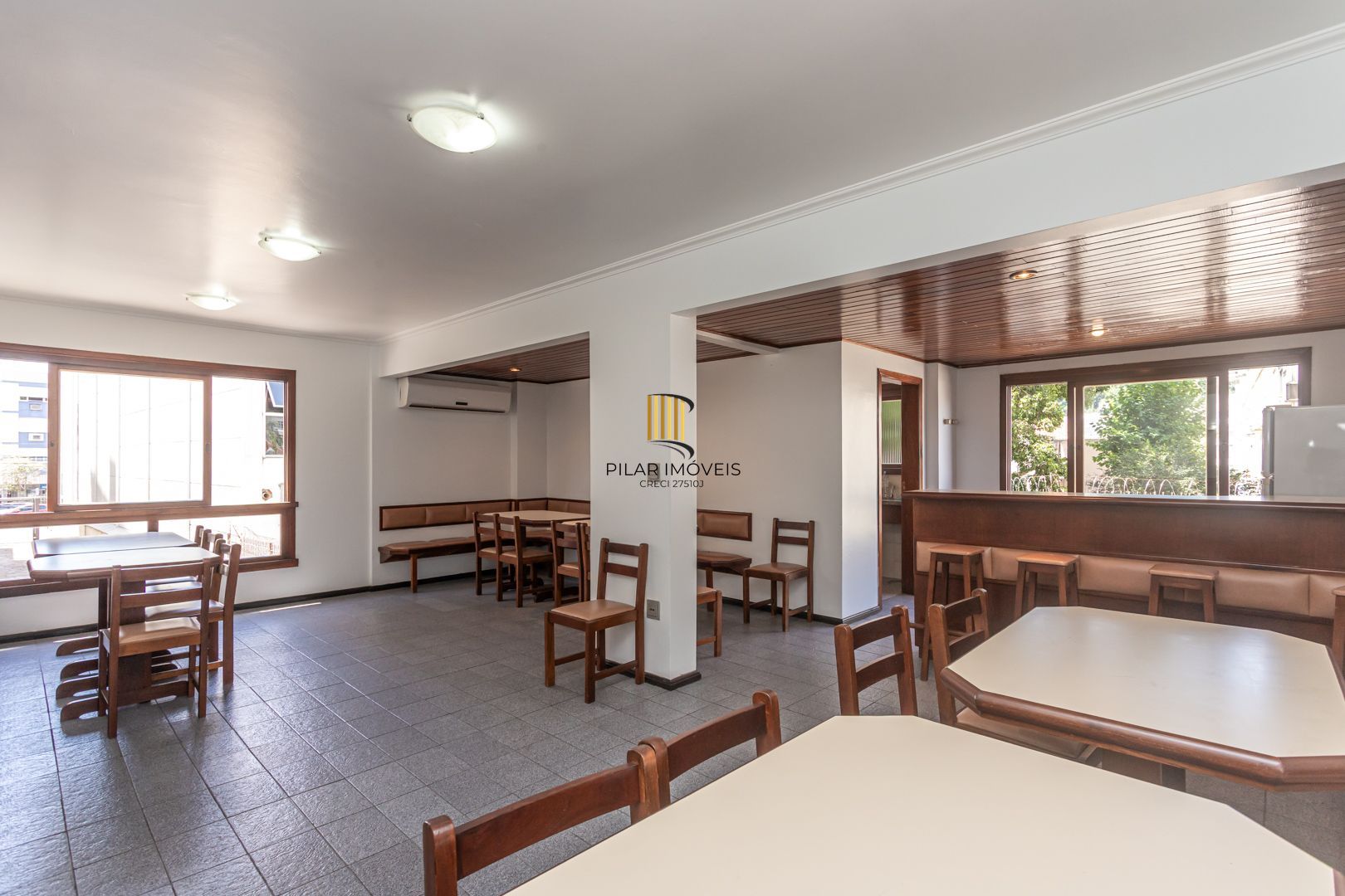 Apartamento no bairro Menino Deus de 4 dormitórios e vaga