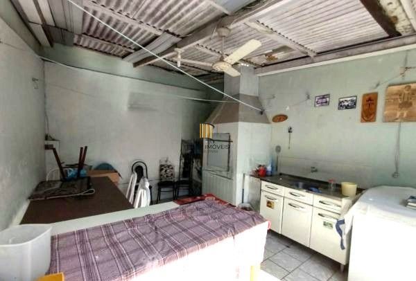 Casa no bairro Partenon de 3 dormitórios e vaga