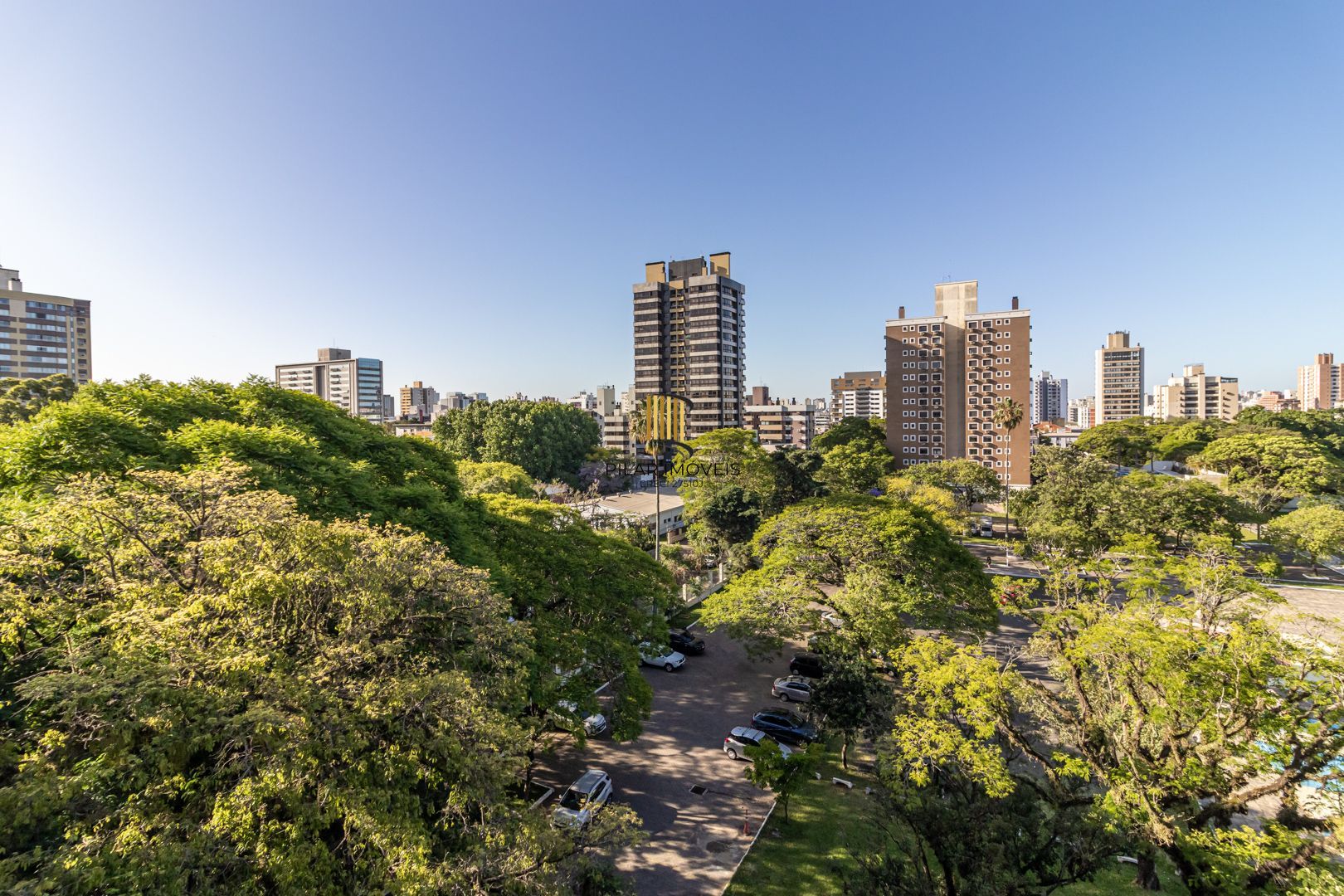 Cobertura no Menino Deus de 3 dormitórios e 2 vagas DESOCUPADO
