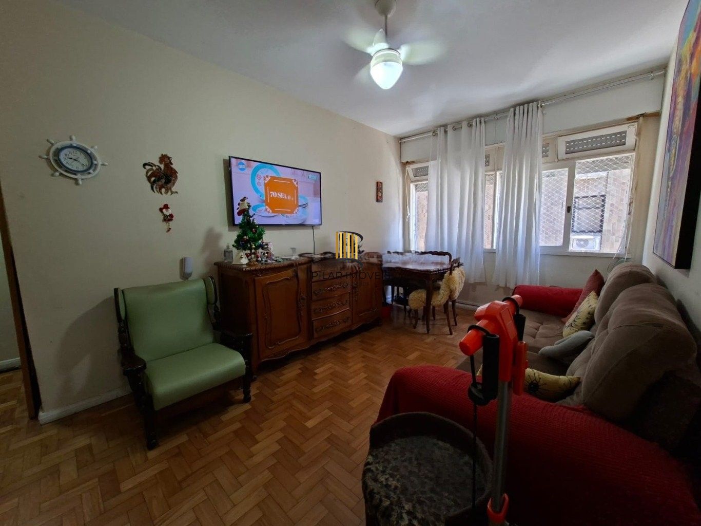 Lindo apartamento de 2 dorm. + dependência no Centro Histórico