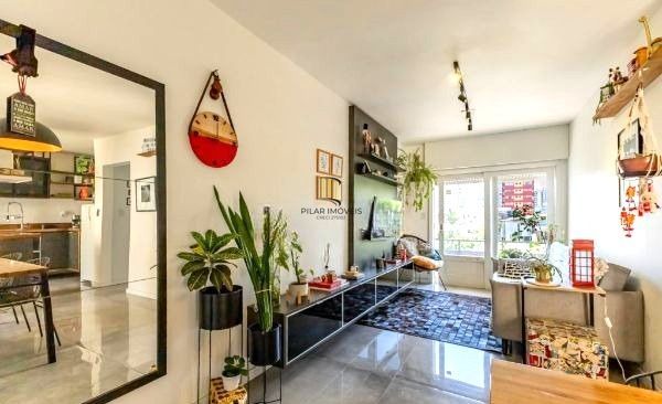 Apartamento na Cidade Baixa de 1 dormitório e dependência REFORMADO