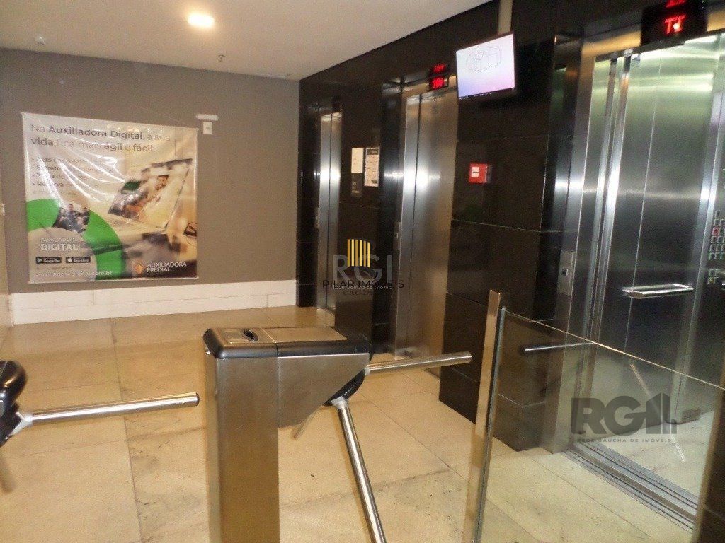 Sala comercial no ICON andar alto - desocupado