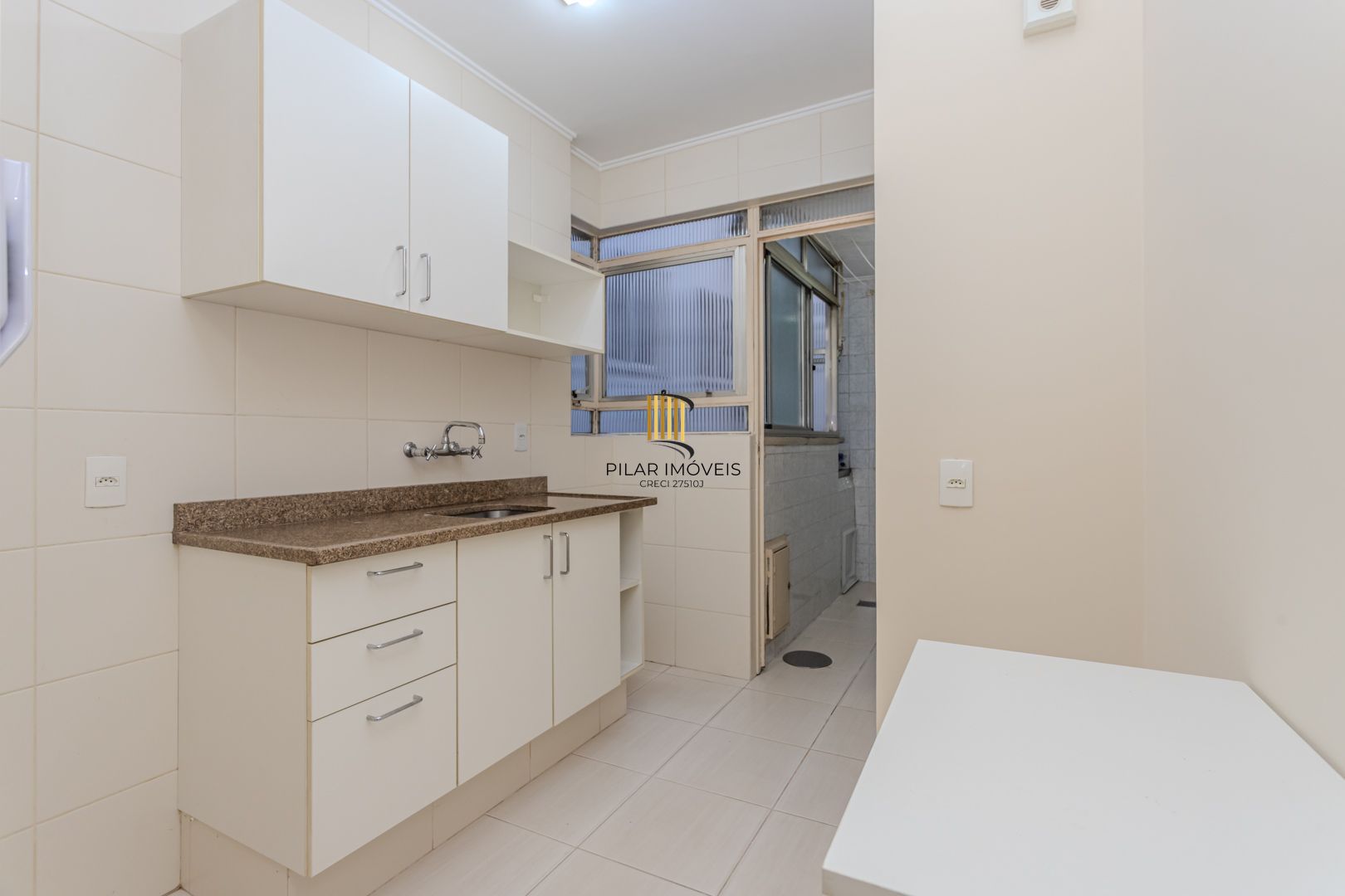 Apartamento no Centro de 1 dormitório DESOCUPADO