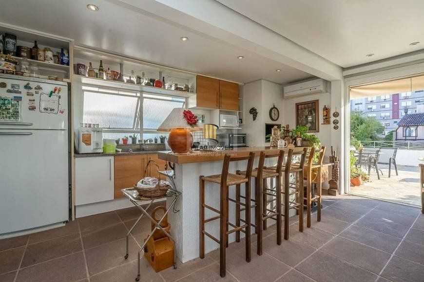 Cobertura no bairro Auxiliadora de 4 dormitórios e vaga