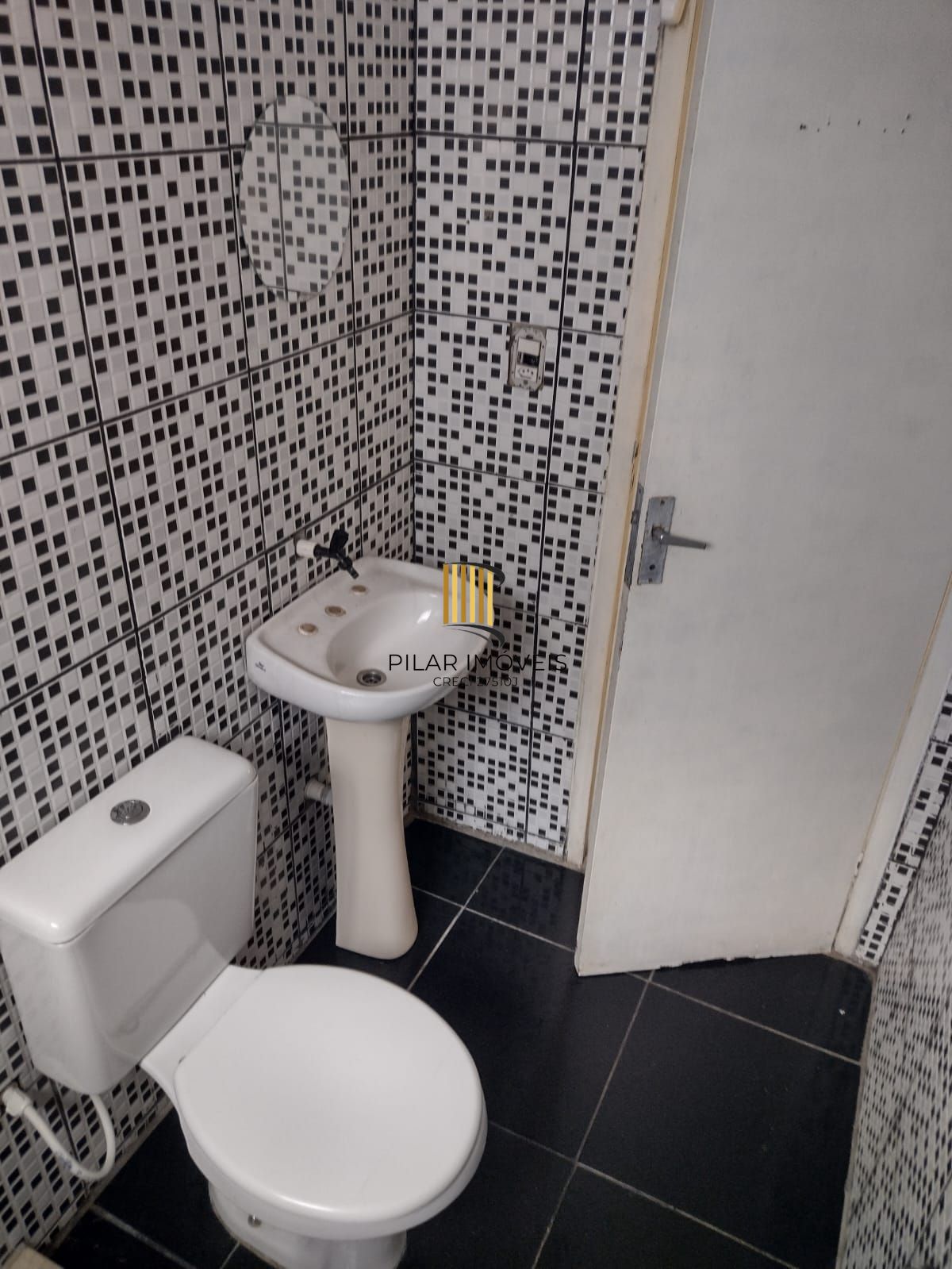 Apartamento de 2 dormitórios e vaga DESOCUPADO