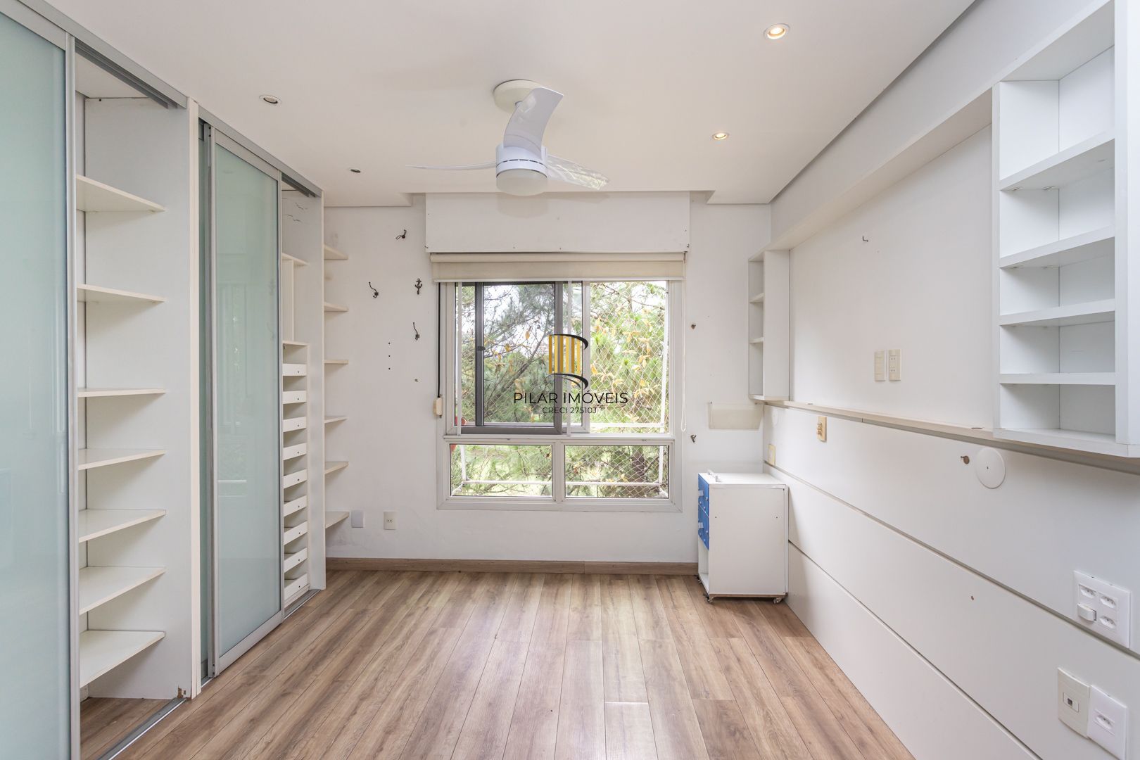 Apartamento de 2 dormitórios DESOCUPADO em frente do Iguatemi