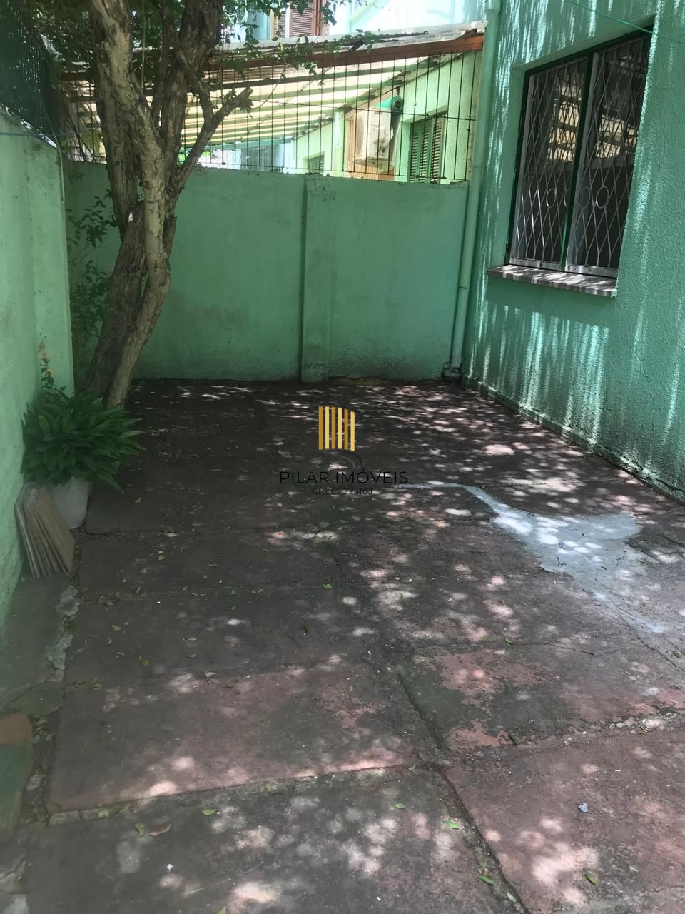 Apartamento no bairro Teresópolis de 1 dormitório térreo com pátio