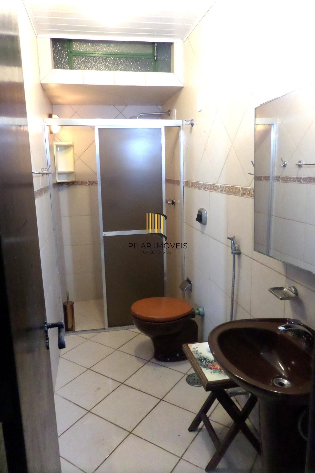 Casa no bairro Ipanema de 3 dormitórios e 2 vagas