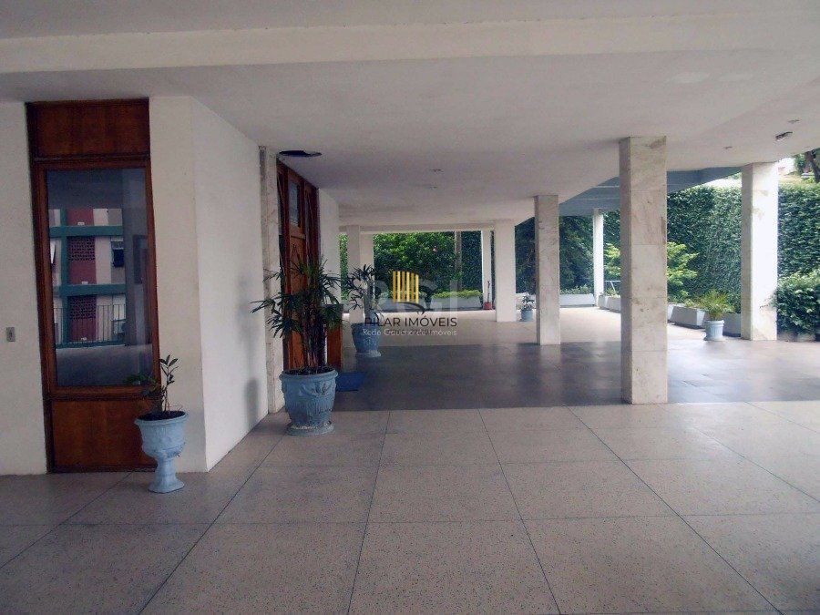 Apartamento no Petrópolis de 2 dormitórios e vaga