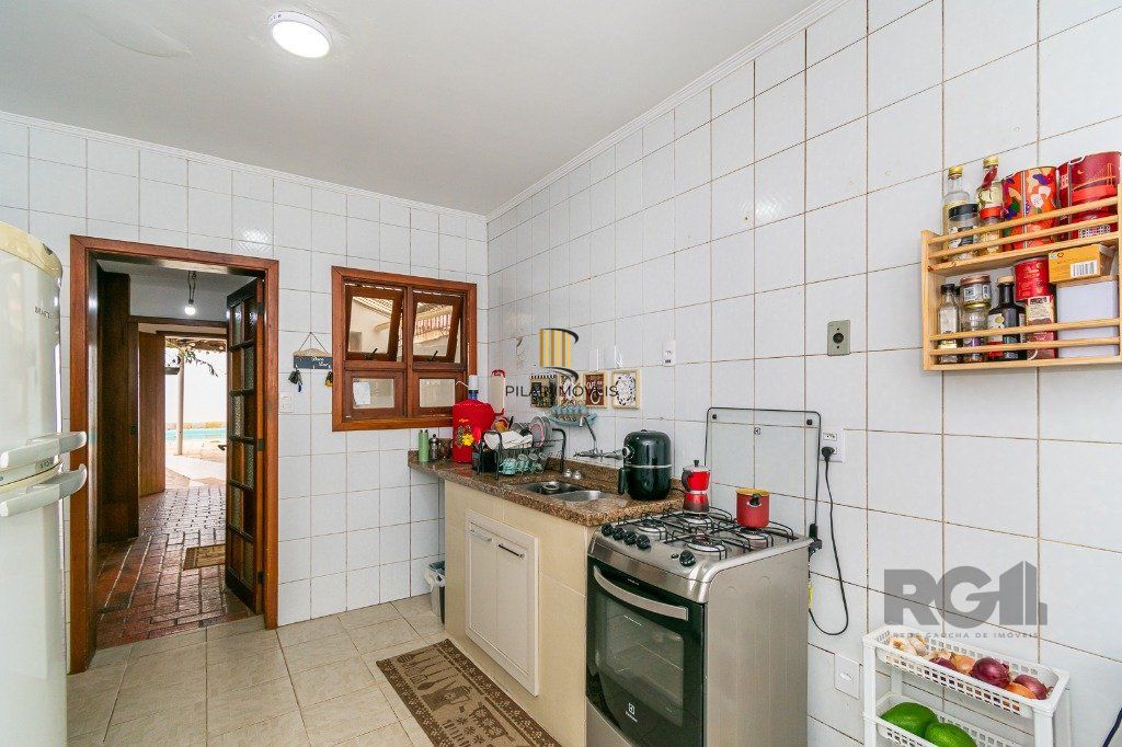 Casa no Jardim Itu com 5 dormitórios e 2 vagas e piscina