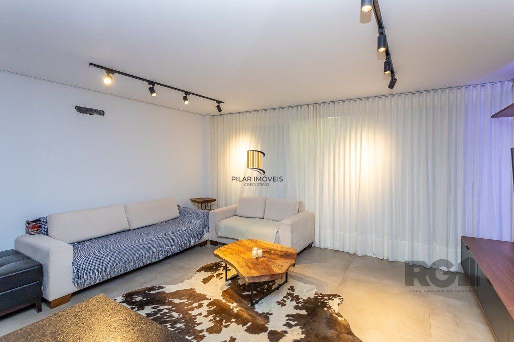 Apartamento DUPLEX no bairro Chácara das Pedras de 2 dormitórios e 2 vagas