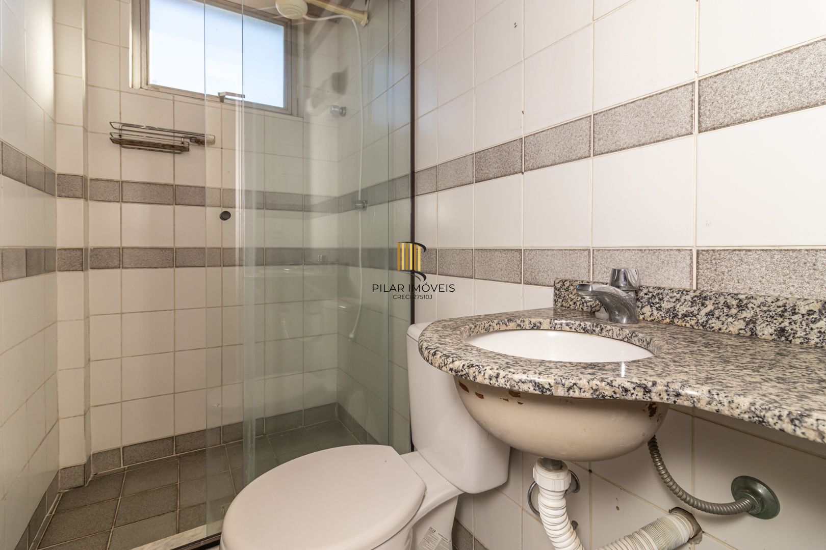 Cobertura no Menino Deus de 3 dormitórios e 2 vagas DESOCUPADO