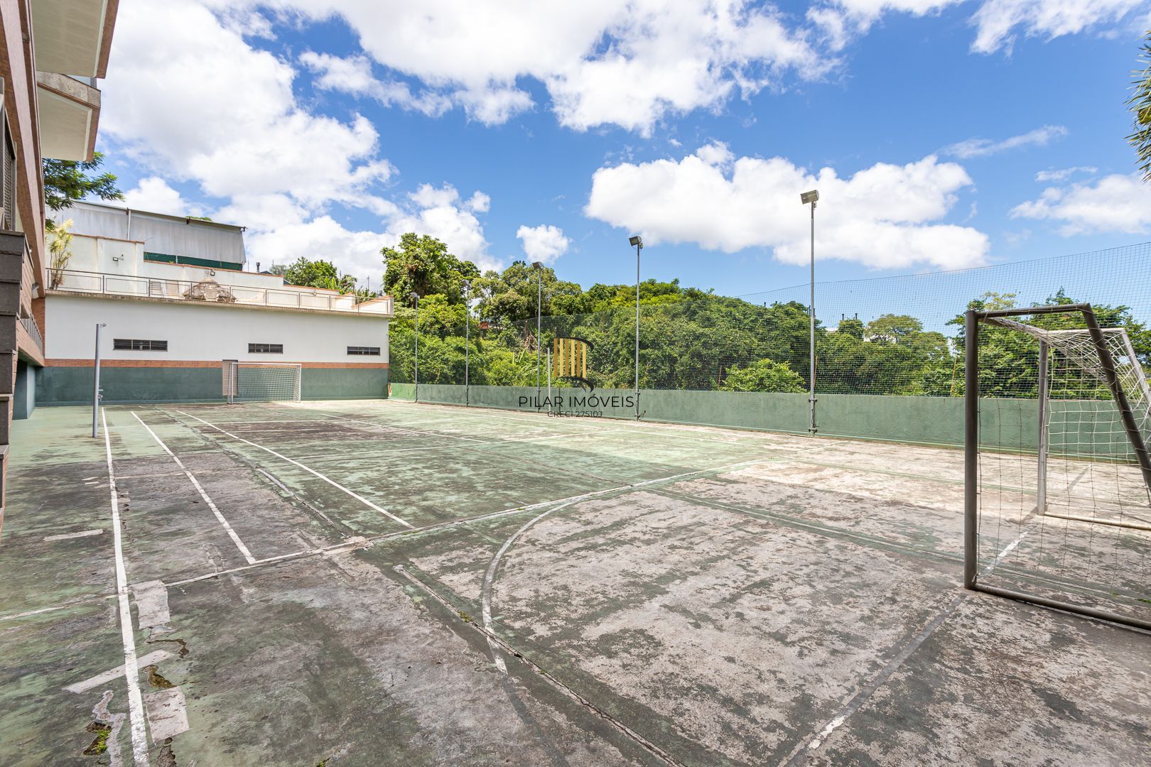 COBERTURA MOBILIADA COM VISTA PARA O GUAÍBA