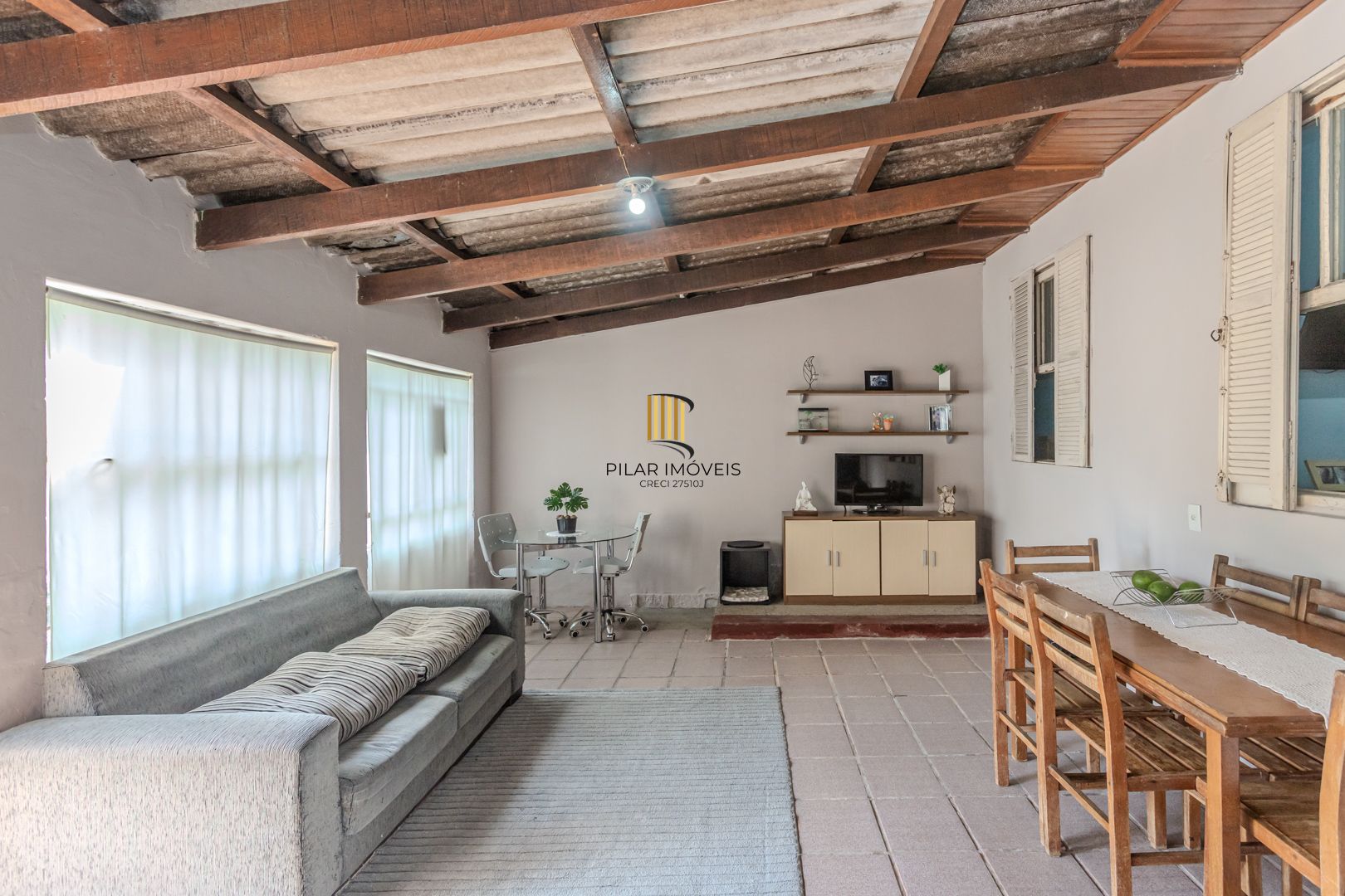 Casa no bairro Jardim Botânico de 3 dormitórios e garagem e terreno com 370m²