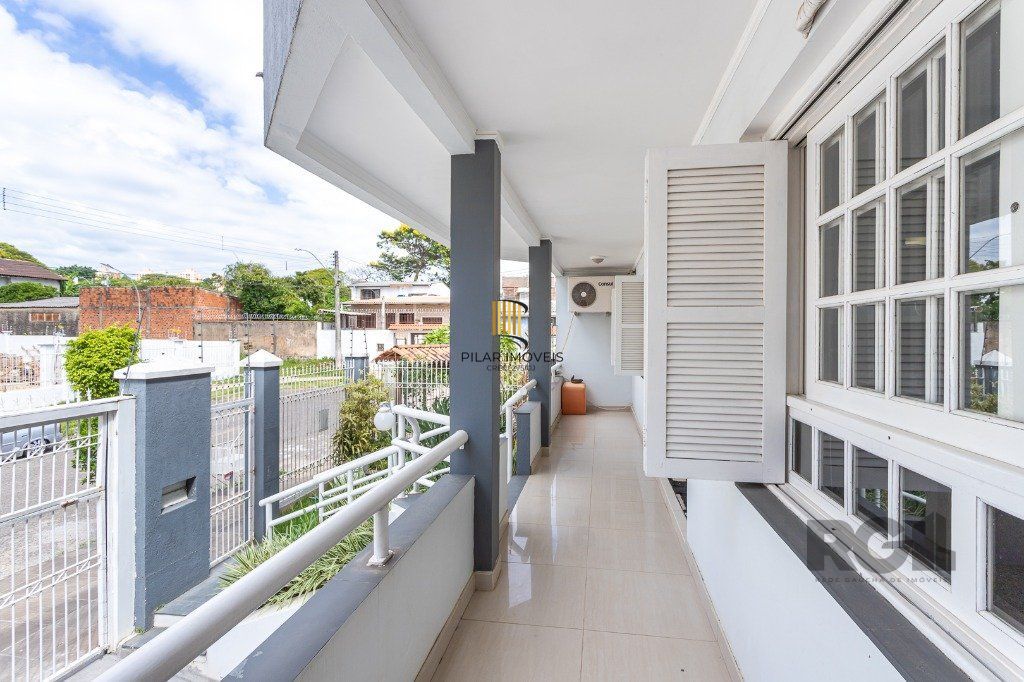 casa sobrado no Alto Petrópolis de 5 dormitórios e 3 vagas