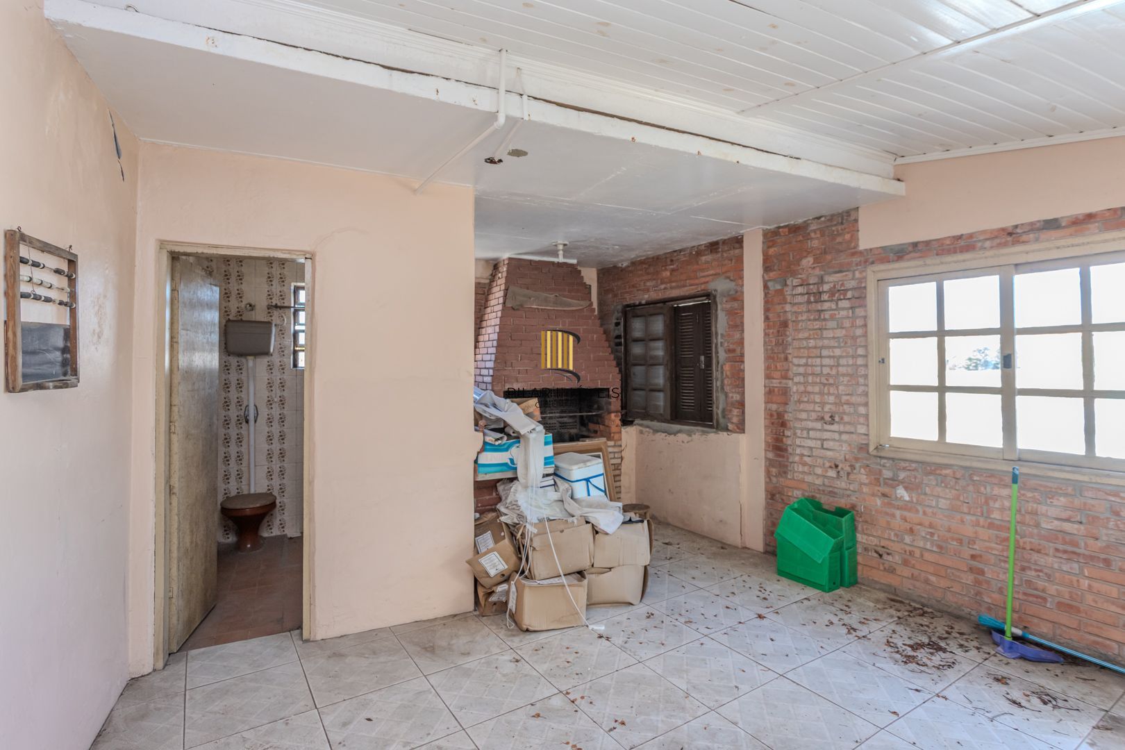 Prédio Residencial no Passo D'areia com 8 dormitórios e 8 vagas