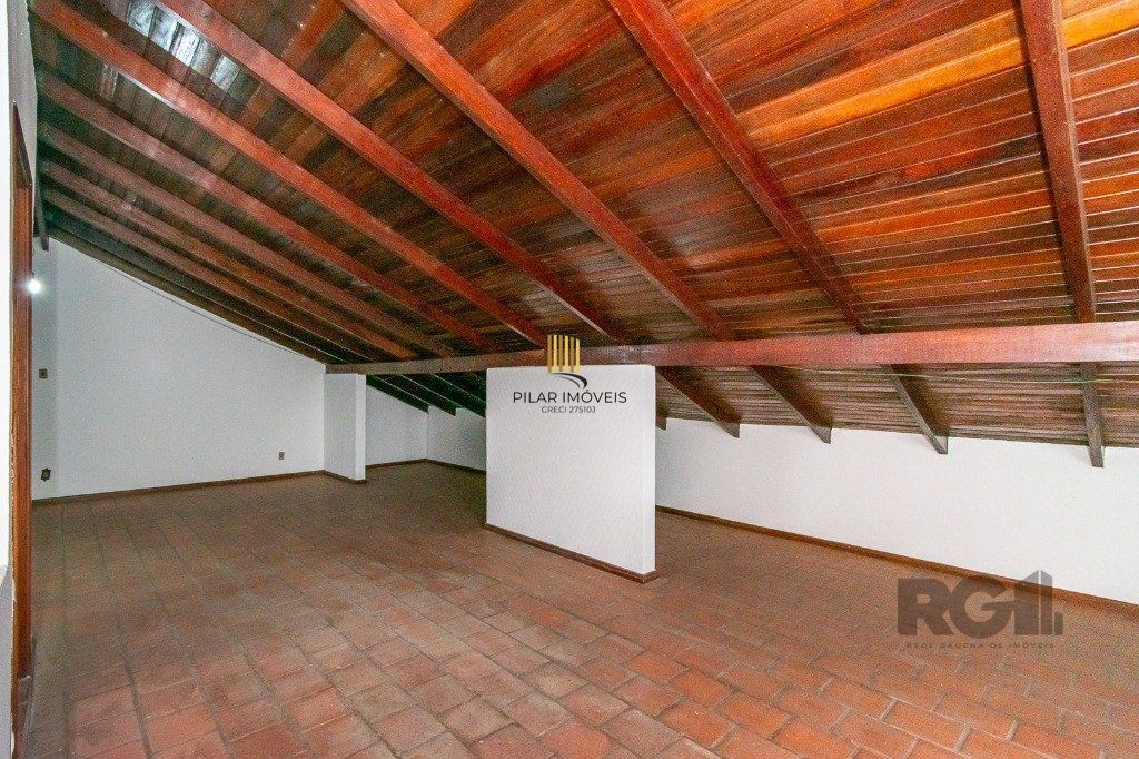 Casa no Jardim Itu com 5 dormitórios e 2 vagas e piscina