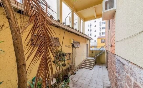 Casa sobrado no Petrópolis com 7 dormitórios e 4 vagas