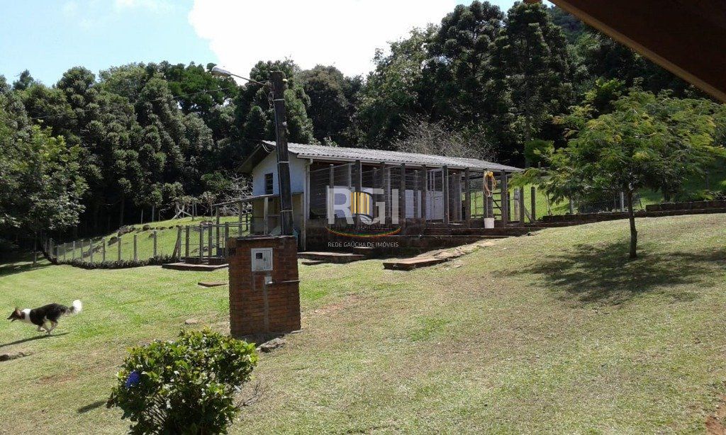 Sítio para Venda - 230m², 3 dormitórios, sendo 1 suites, 4 vagas - Centro