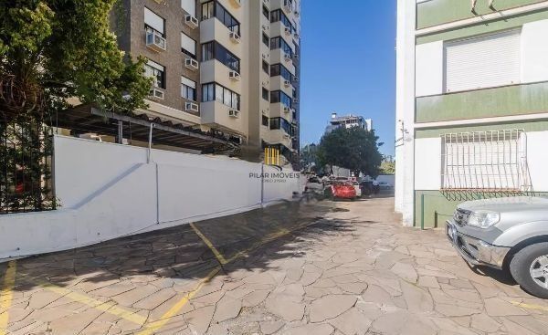 APARTAMENTO MOBILIADO E COM VAGA NO MENINO DEUS