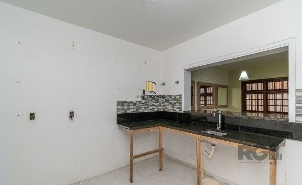 Casa Condominio no bairro Guarujá de 3 dormitórios 1 vaga DESOCUPADA