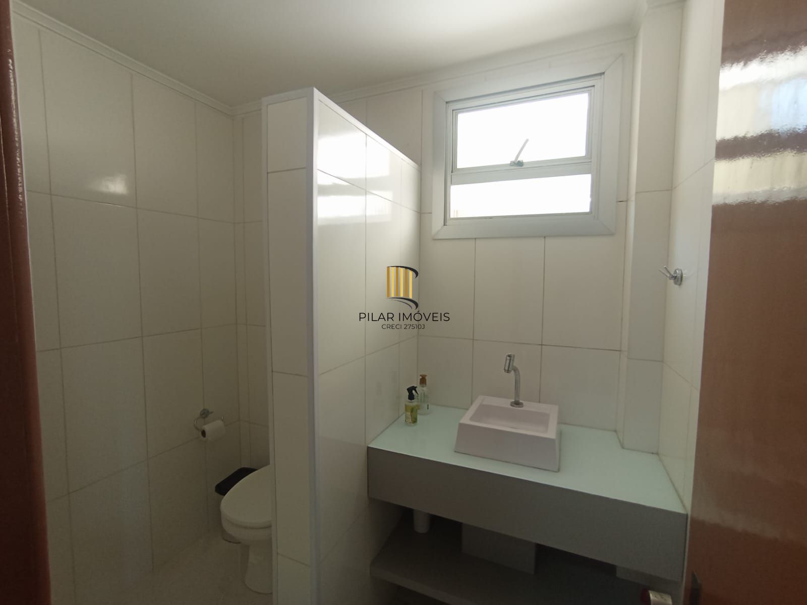 Apartamento no bairro Teresópolis de 2 dormitórios e vaga DESOCUPADO