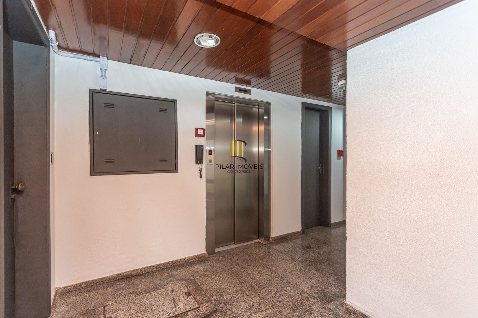 Apartamento no bairro Menino Deus de 4 dormitórios e vaga