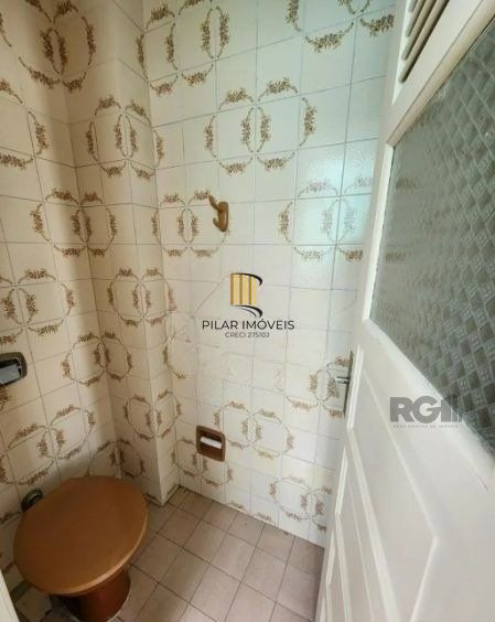 Apartamento no Passo D'areia de 2 dormitórios e vaga desocupado