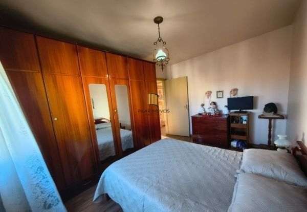 Apartamento de 2 dormitórios com dependência e vaga no bairro Santana
