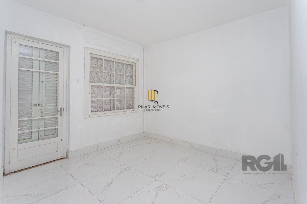 Casa Espaçosa de 3 Dormitórios à Venda no Bairro Moinhos De Vento!