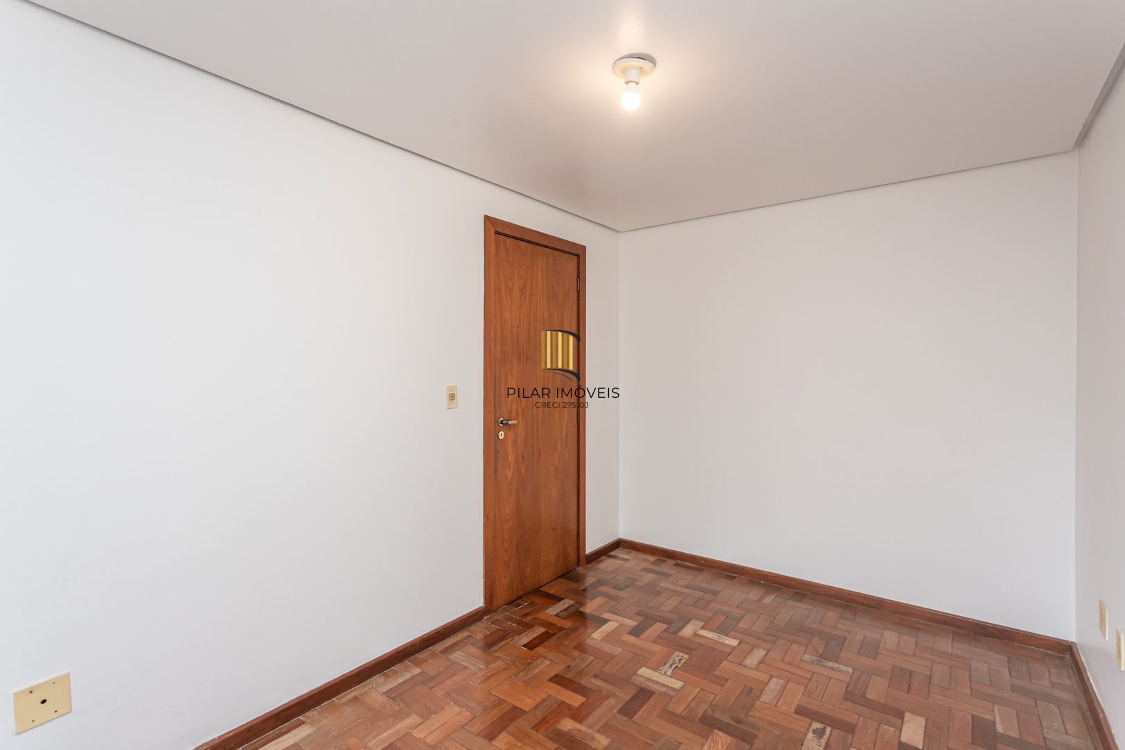 APTO DE 01 DORMITÓRIO , ELEVADOR, SACADA NA SALA E NO QUARTO, BAIRRO SANTANA