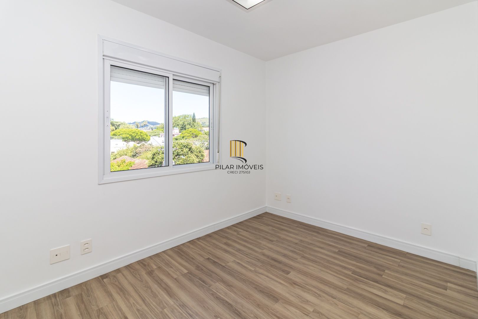 Apartamento no Jardim Botânico de 2 dormitórios e vaga DESOCUPADO