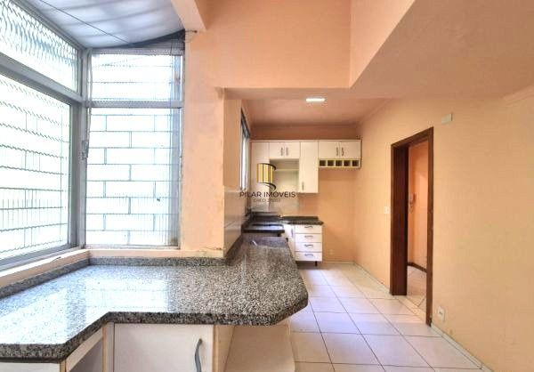 Apartamento no Centro de 2 dormitórios DESOCUPADO