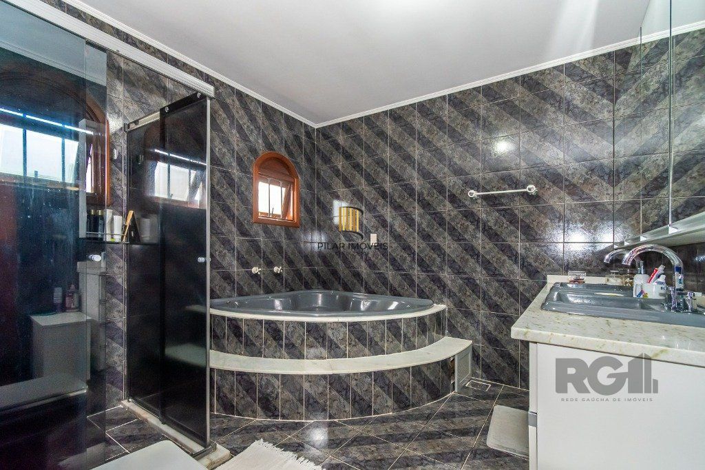 Casa 4 Dormitório(s) Bairro Jardim Planalto