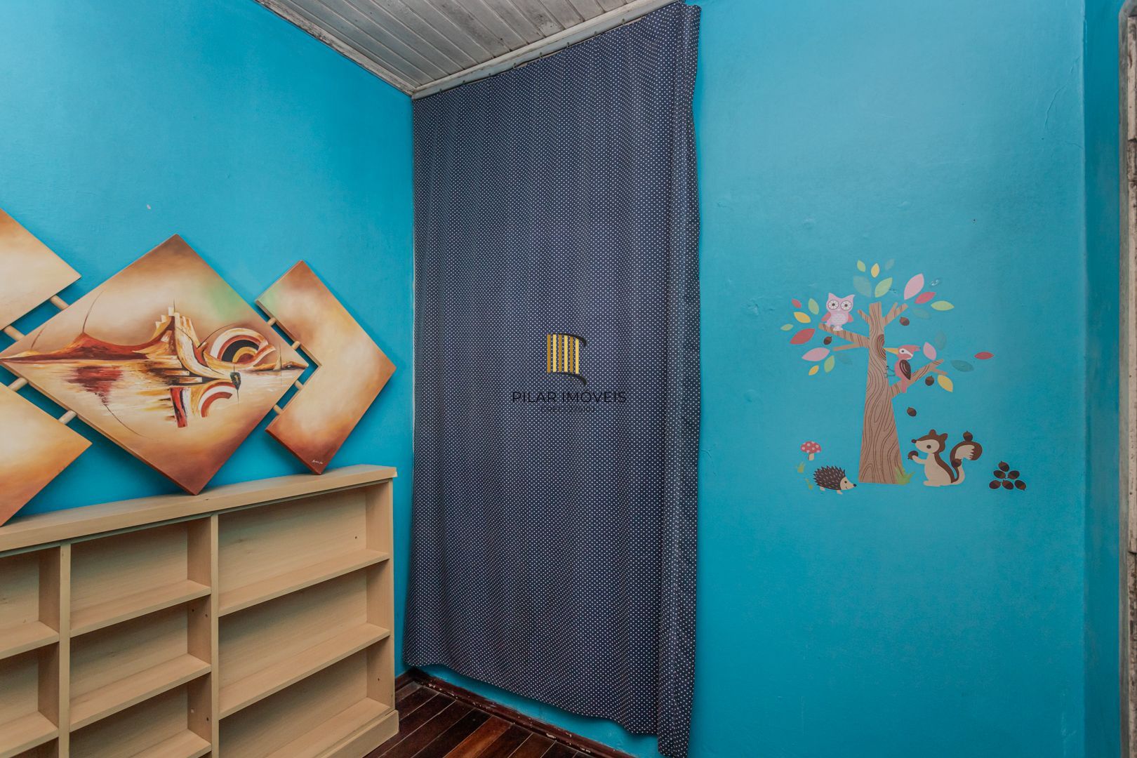 Casa no bairro Jardim Botânico de 3 dormitórios e garagem e terreno com 370m²