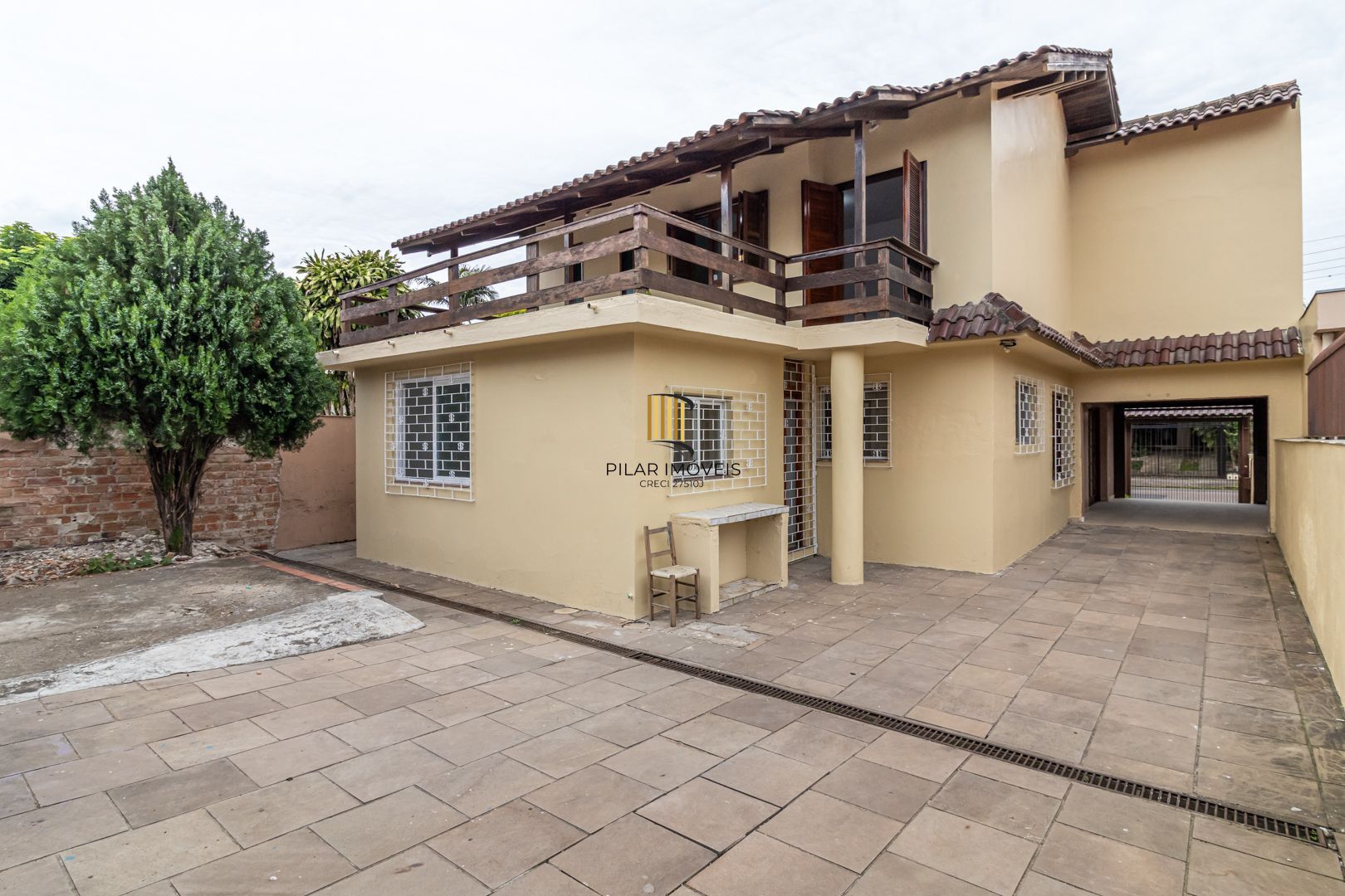 Casa no bairro Sarandi com 4 dormitórios e 4 vagas