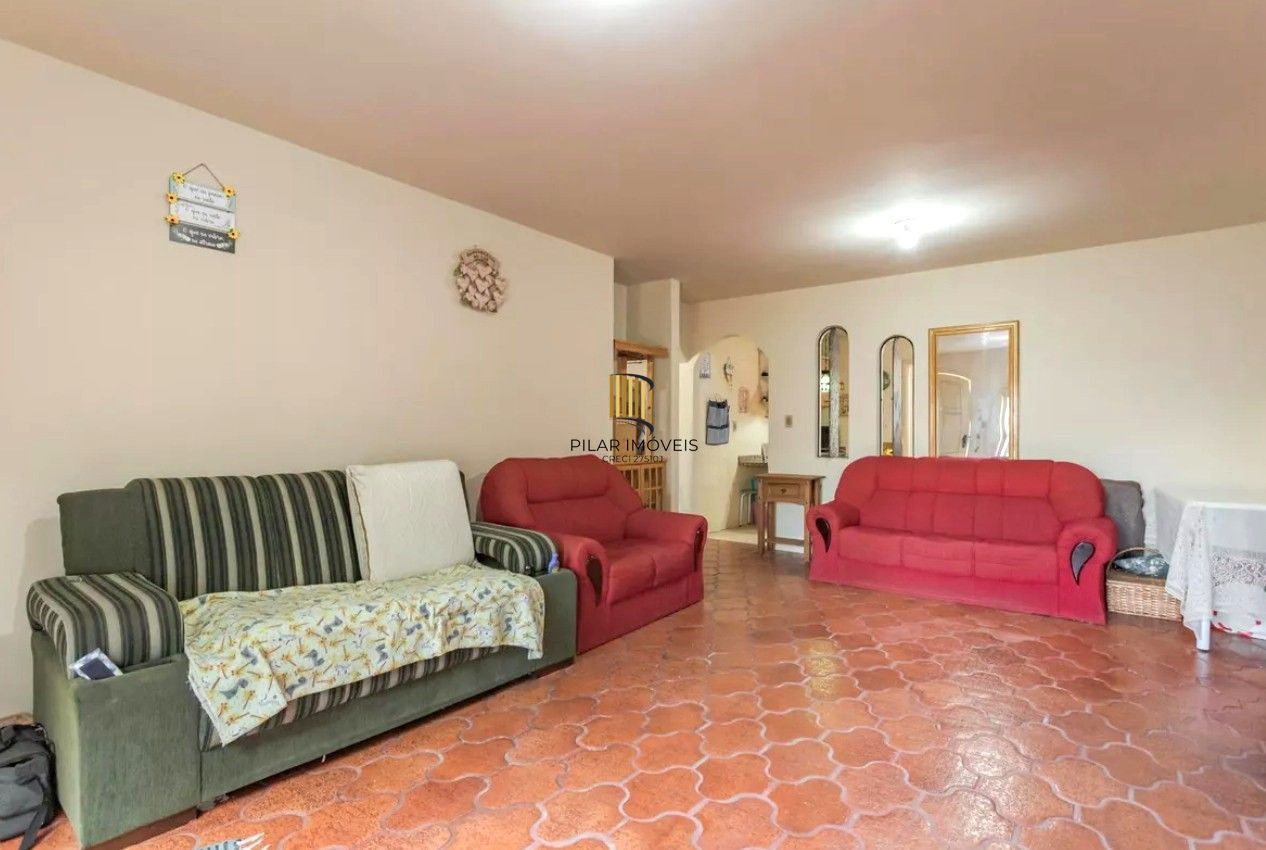 Sobrado no bairro Vila Ipiranga de 4 dormitórios e 2 vagas