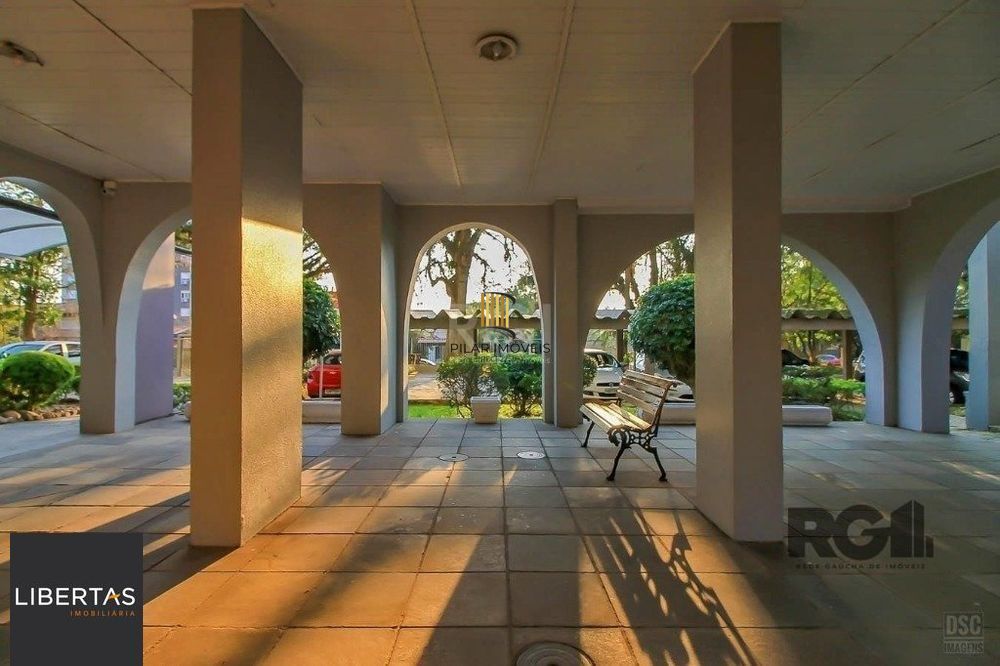 Apartamento no bairro Cristal de 2 dormitórios e vaga DESOCUPADO