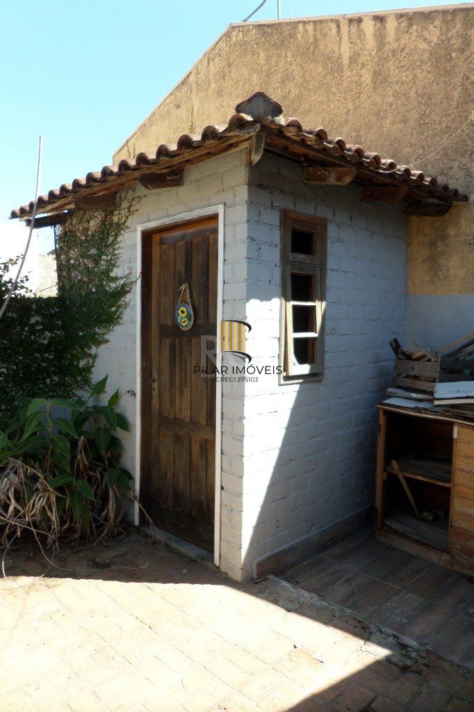 Casa na Hípica com 3 dormitórios e 2 vagas