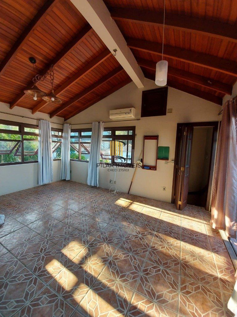 Casa de 5 dormitórios 6 vagas -no  Cristal