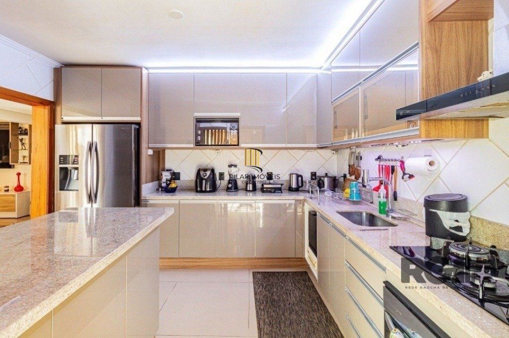 Casa 4 dormitórios no bairro Chácara das Pedras