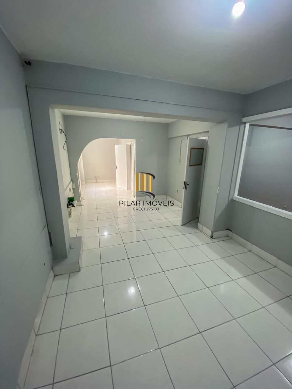 Sala comercial Andradas com terraço nos fundos