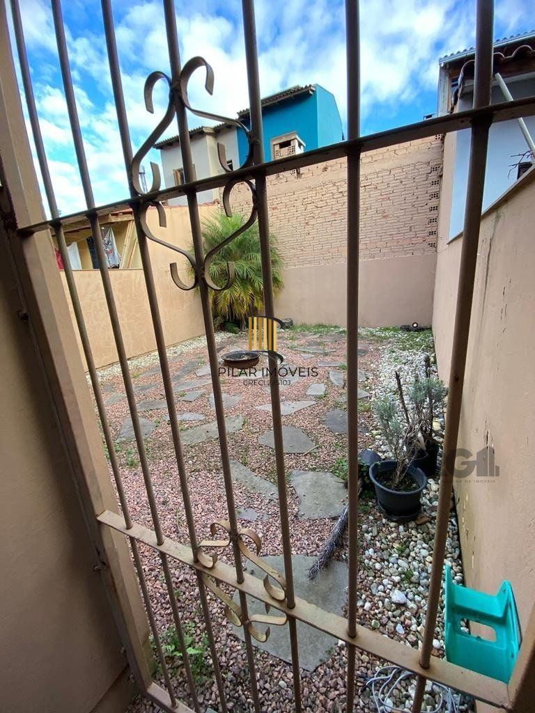 Casa térrea com 02 dormitórios e 01 vaga, no bairro Aberta dos Morros, em Porto Alegre.