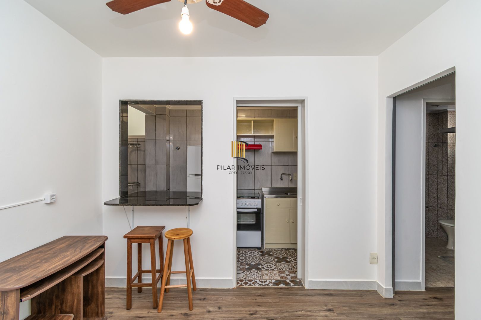 Ótimo apartamento c/1 dormitório no bairro Cidade Baixa, entrar e morar.