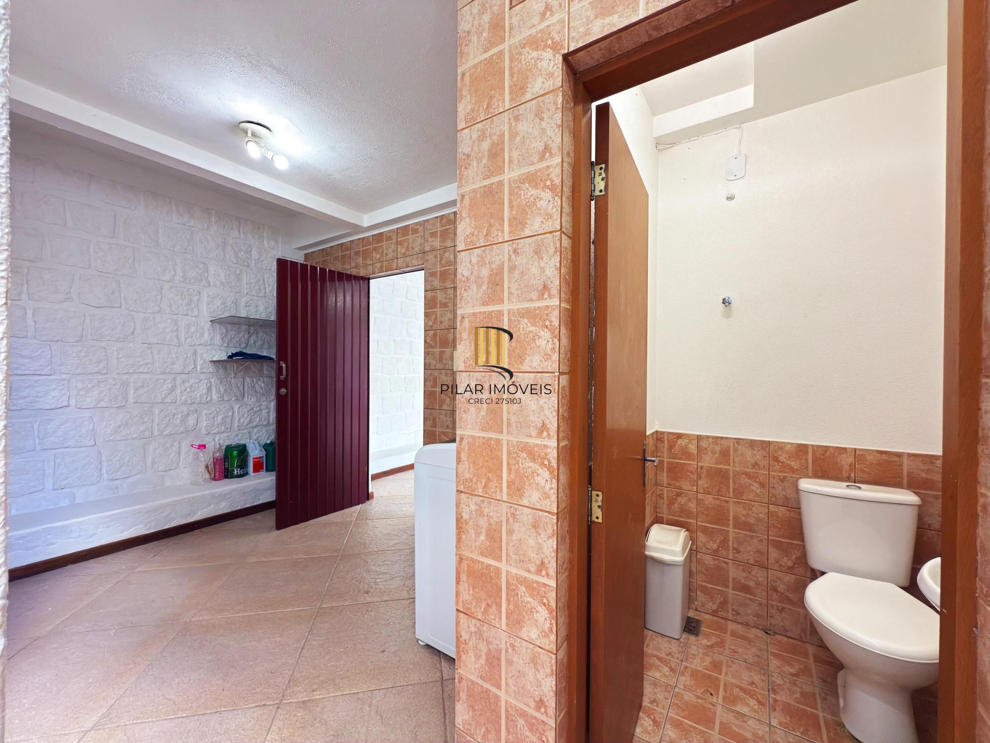 Casa 3 dormitórios no bairro Medianeira